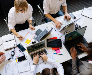 შიდა კომუნიკაციების სპეციალისტი